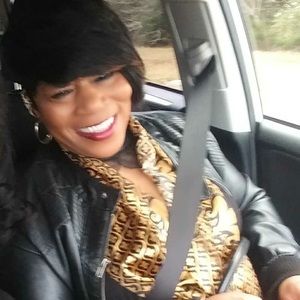 Meet your Posher, Ella